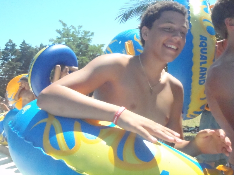 Village Camps International Summer Camp Ard&egrave;che, France 2019-07-26 https://www.villagecamps.com/journals_admin/images/73-10-Romain at Aqualand.jpg